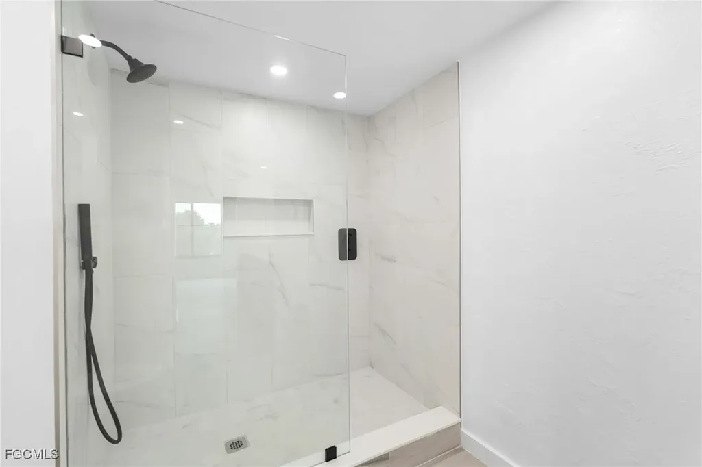 2067 W Lakeview Boulevard North Fort Myers FL 33903