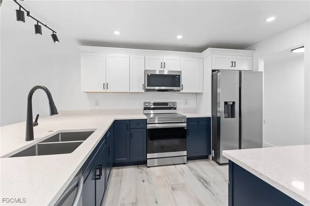 2067 W Lakeview Boulevard North Fort Myers FL 33903