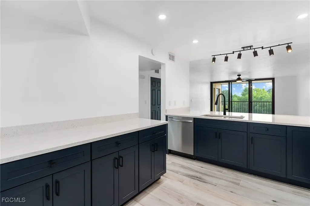 2067 W Lakeview Boulevard North Fort Myers FL 33903