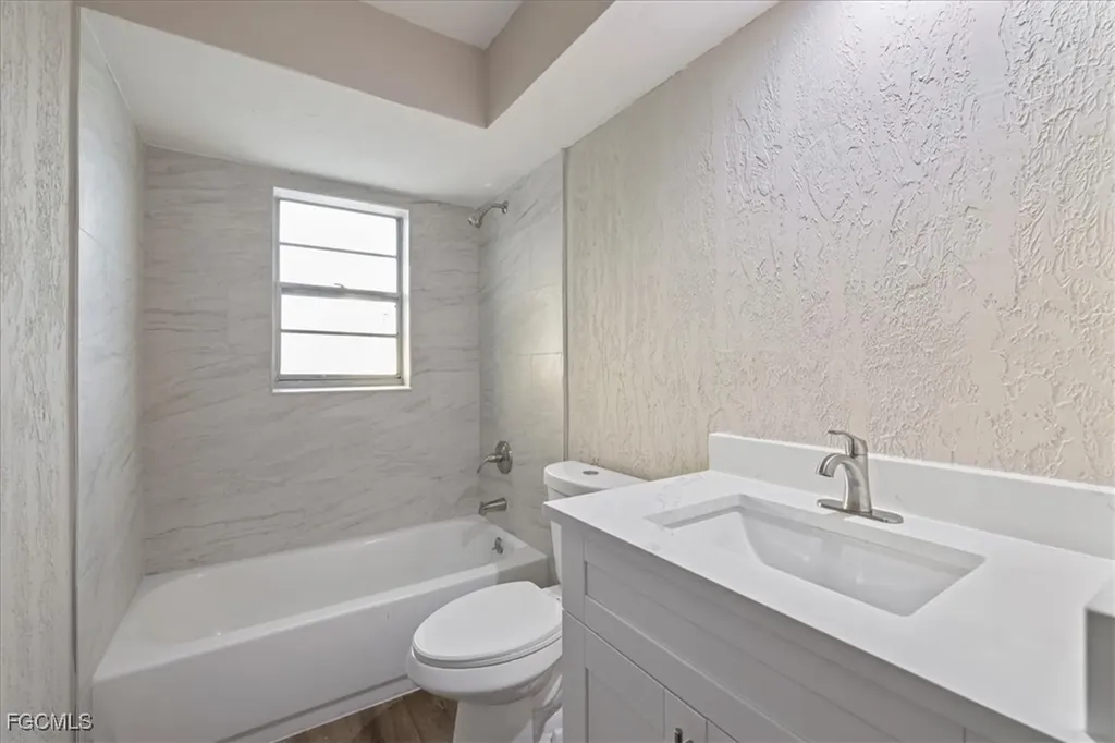 27580 Wisconsin Street Bonita Springs FL 34135