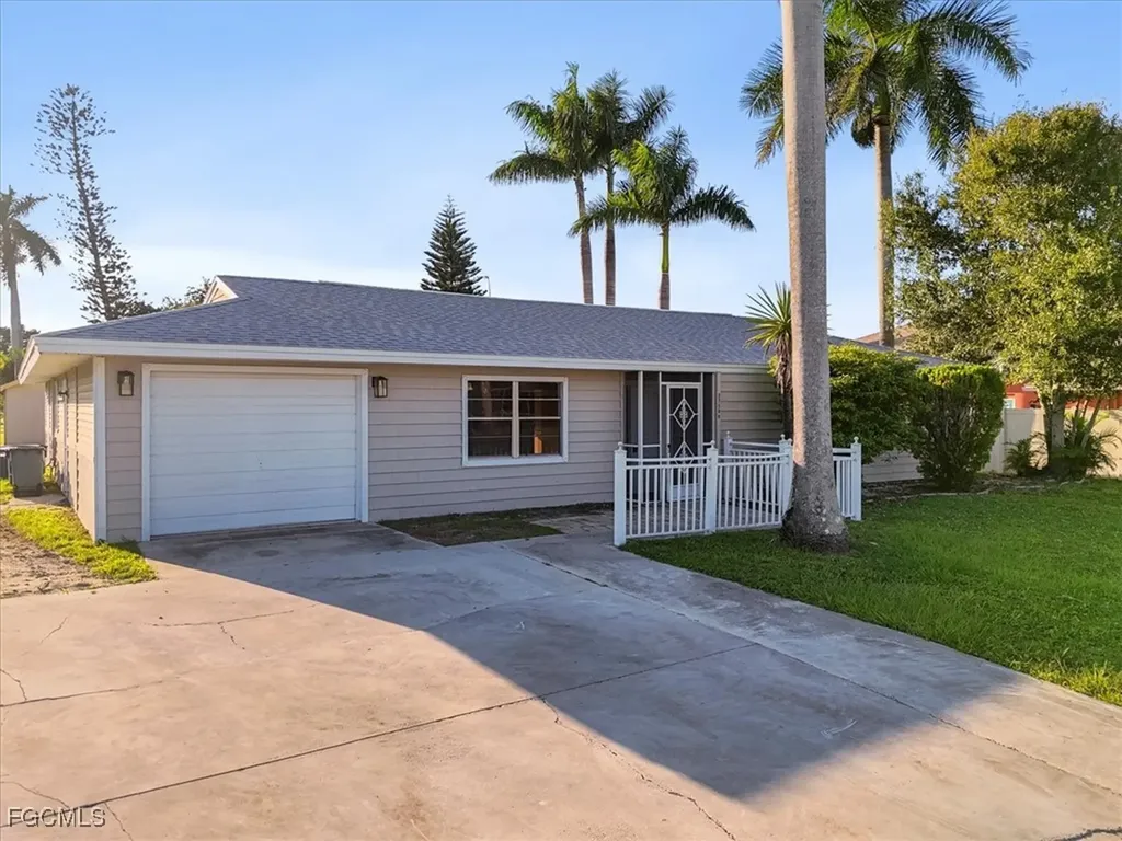 27580 Wisconsin Street Bonita Springs FL 34135