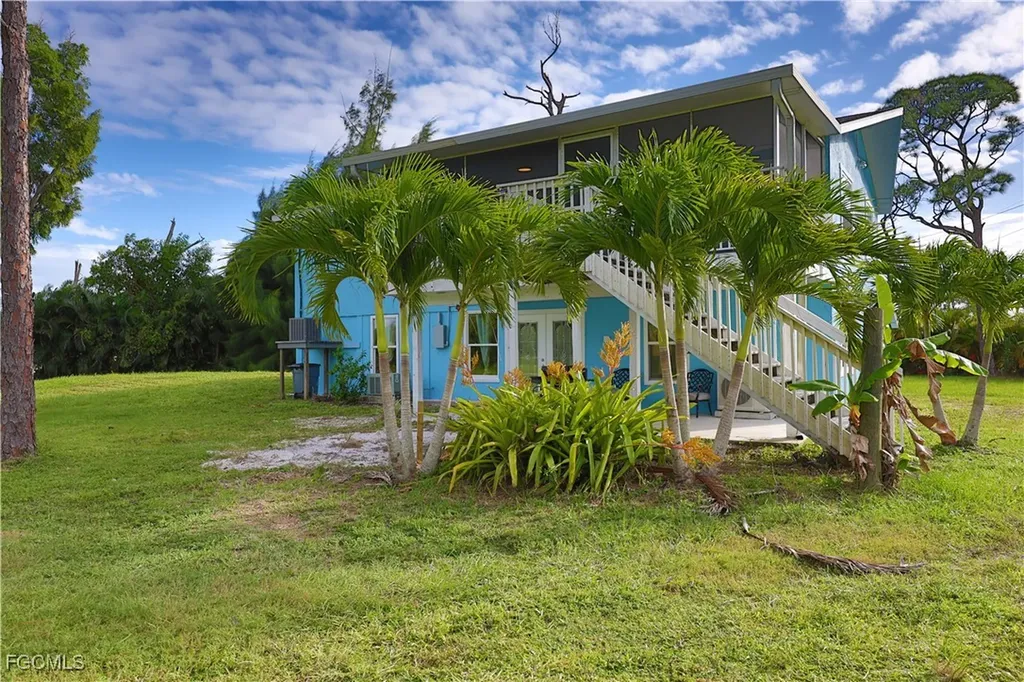 8642 Whispering Pines Drive St. James City FL 33956