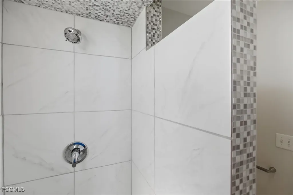 1505 NE 6th Place Cape Coral FL 33909