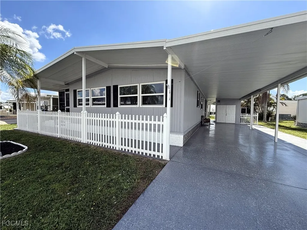 472 Nicklaus Boulevard North Fort Myers FL 33903