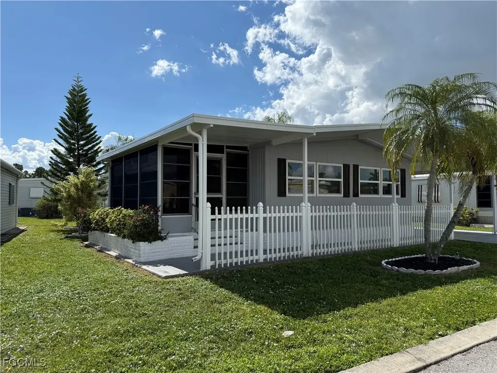 472 Nicklaus Boulevard North Fort Myers FL 33903