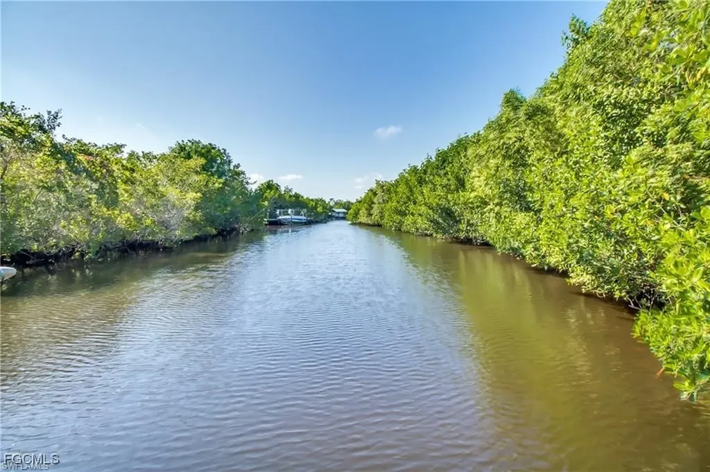 5716 Foxlake Drive North Fort Myers FL 33917