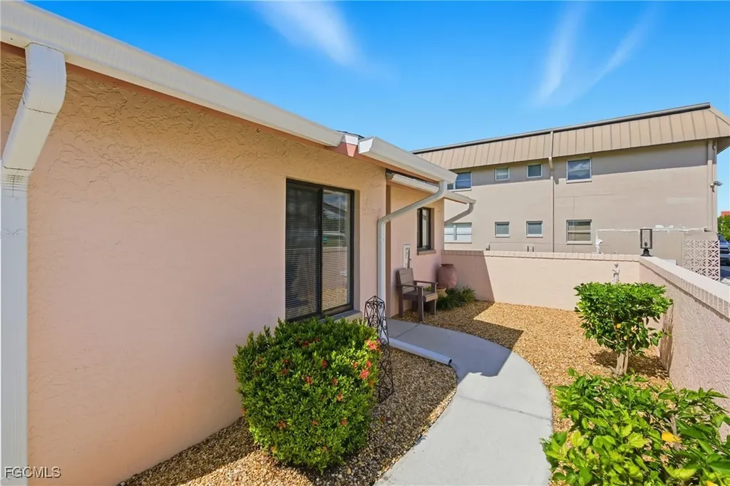 4616 SE 6th Avenue Cape Coral FL 33904