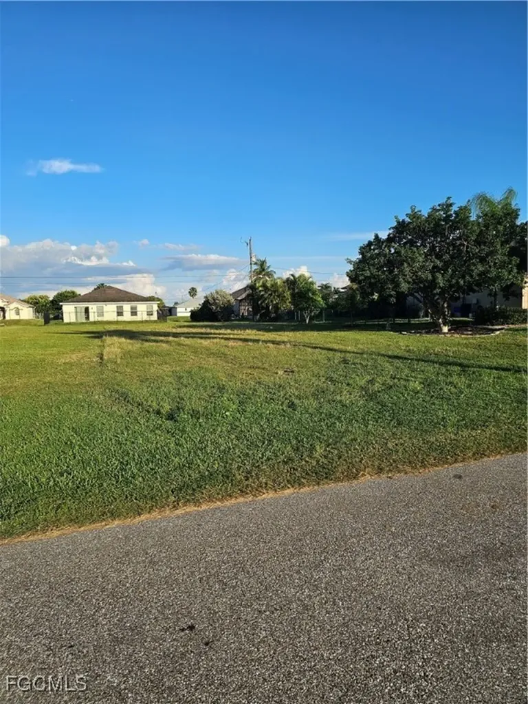1401 SW 10th Place Cape Coral FL 33991