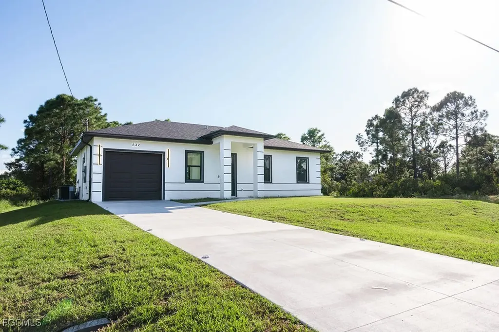 832 Carpenter Street E Lehigh Acres FL 33974