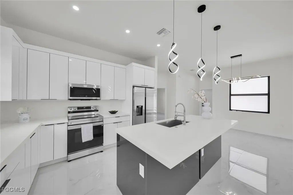 2903 NW 3rd Street Cape Coral FL 33993