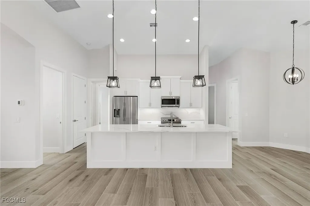 106 SW 33rd Place Cape Coral FL 33991