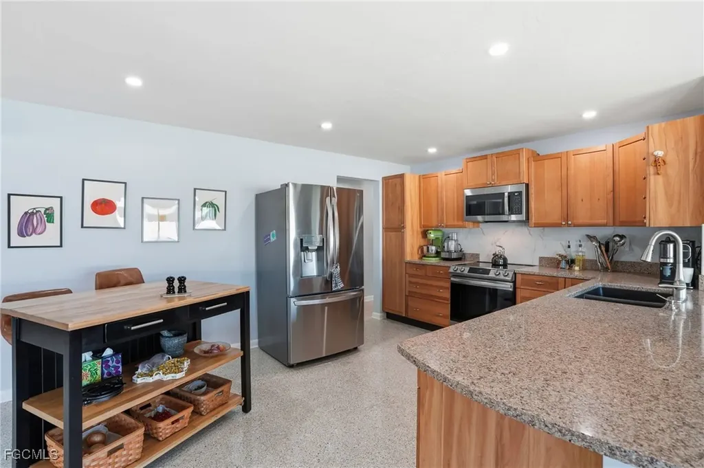 233 SE 47th Street Cape Coral FL 33904
