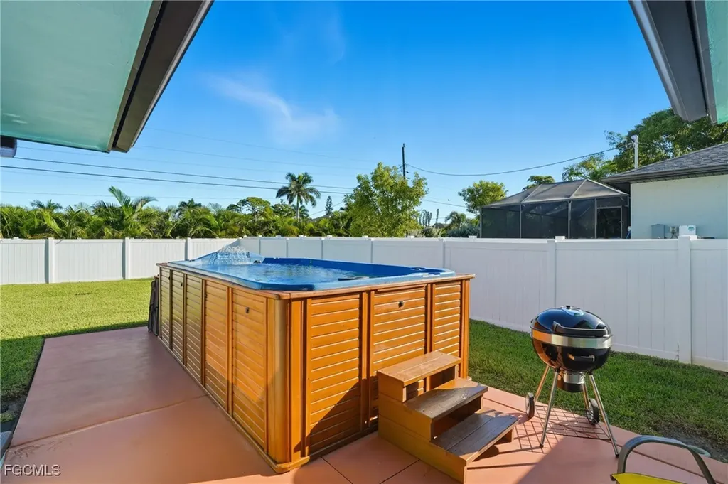 233 SE 47th Street Cape Coral FL 33904