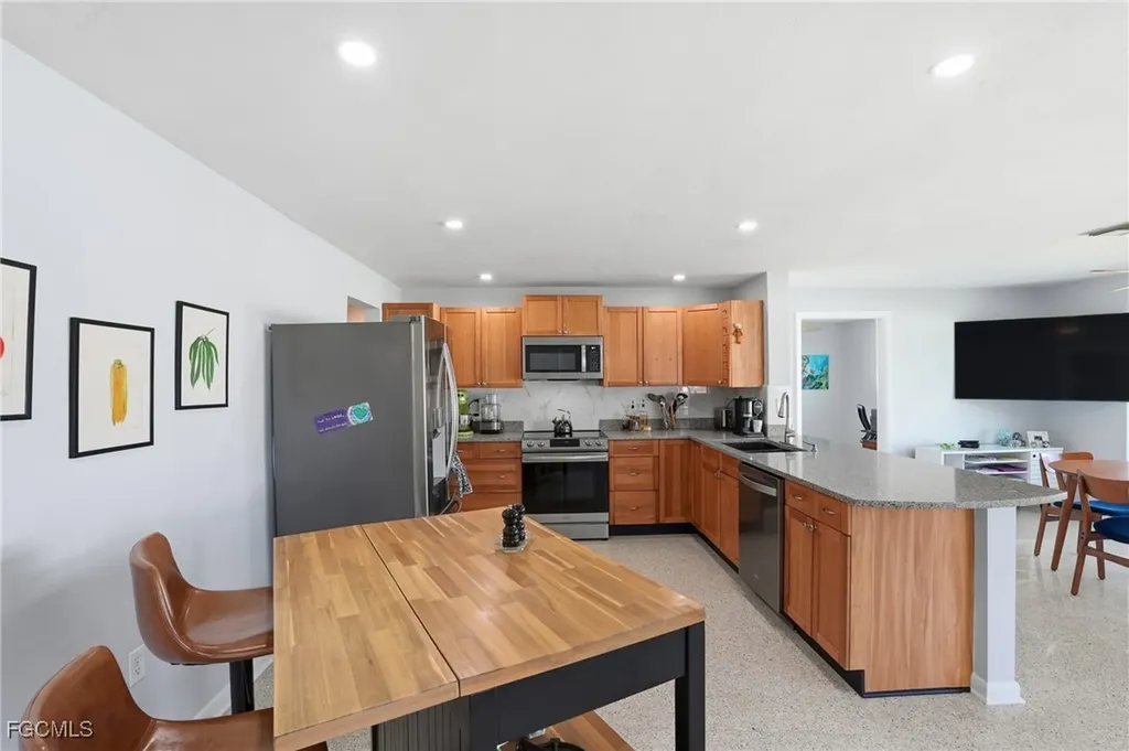 233 SE 47th Street Cape Coral FL 33904
