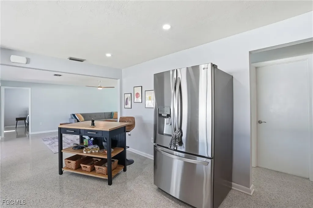 233 SE 47th Street Cape Coral FL 33904