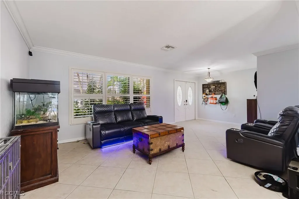 2103 SE 8th Avenue Cape Coral FL 33990