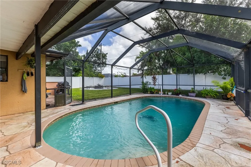 2103 SE 8th Avenue Cape Coral FL 33990