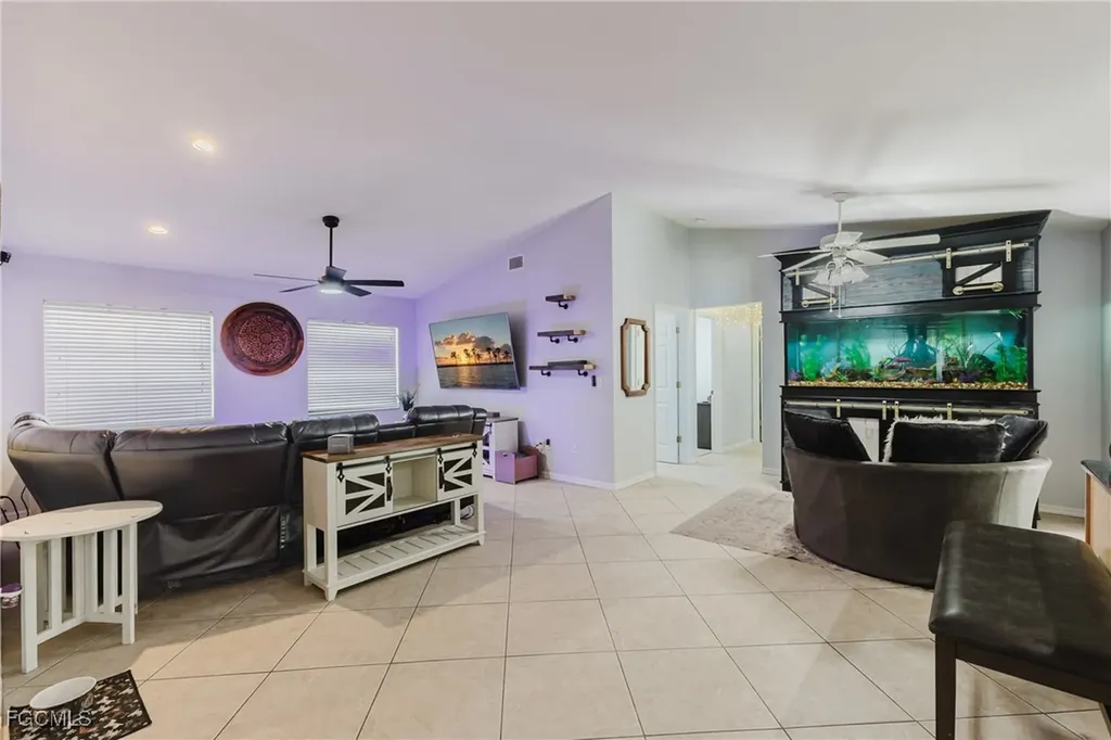 2103 SE 8th Avenue Cape Coral FL 33990