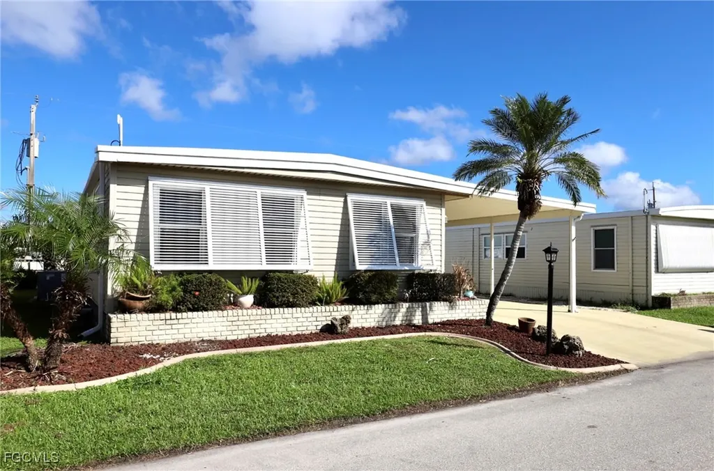 5509 Colonial Road North Fort Myers FL 33917