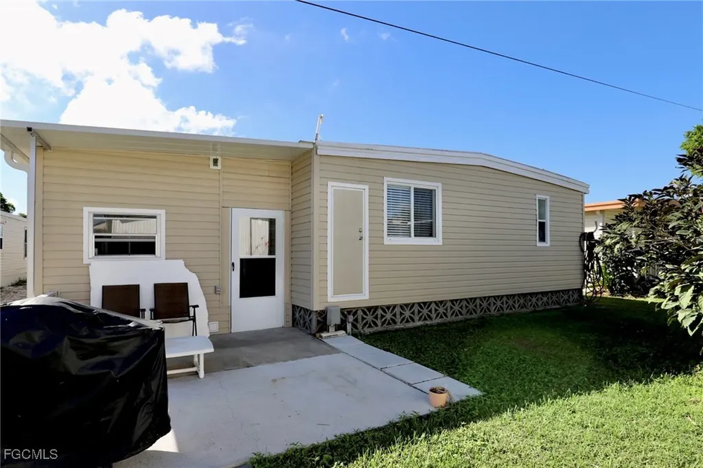 5509 Colonial Road North Fort Myers FL 33917