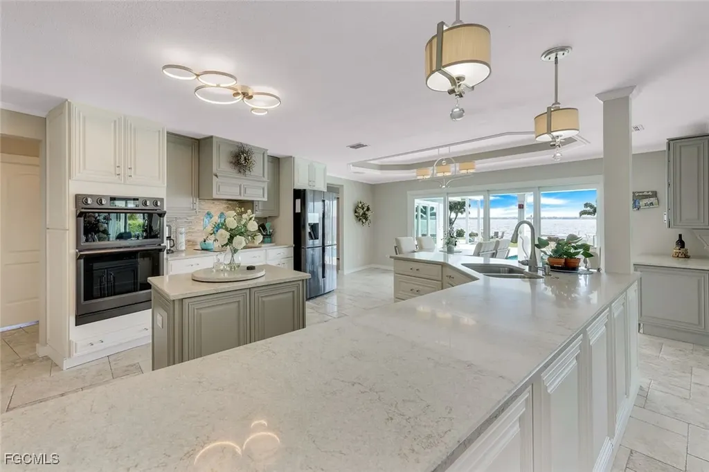 3735 SE 21st Place Cape Coral FL 33904