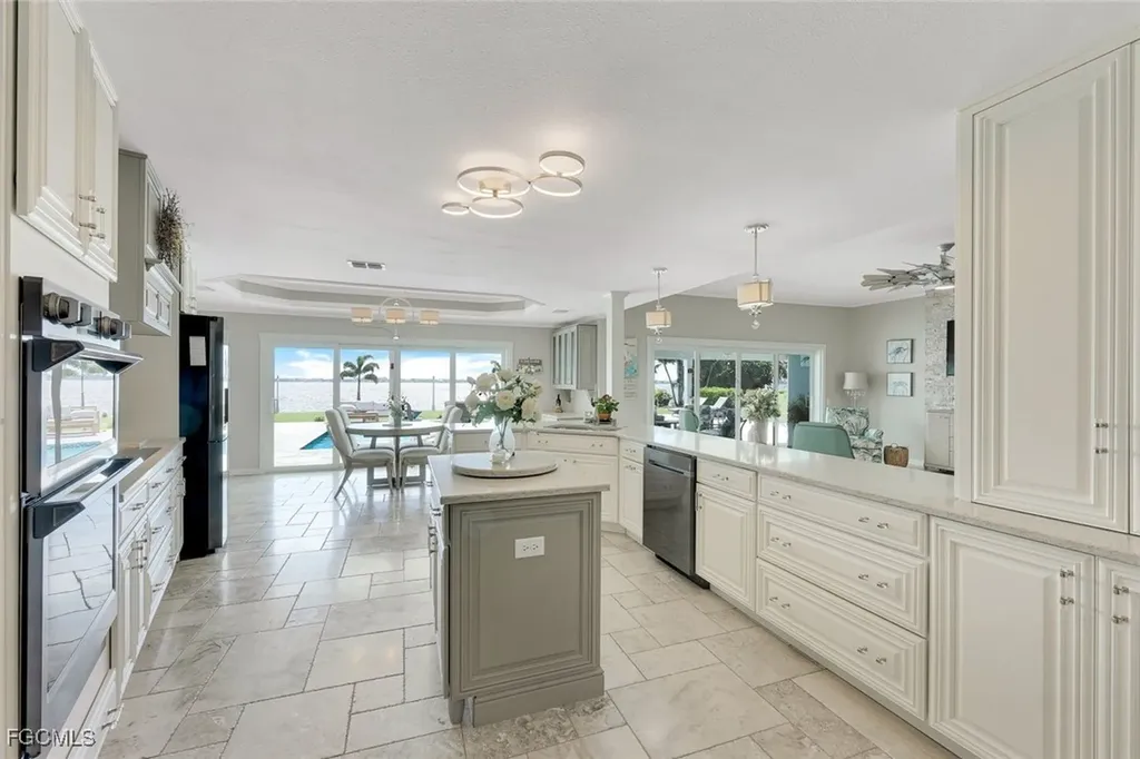 3735 SE 21st Place Cape Coral FL 33904