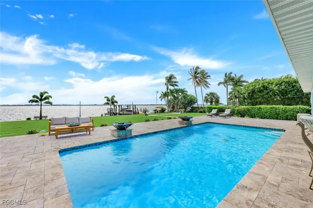 3735 SE 21st Place Cape Coral FL 33904