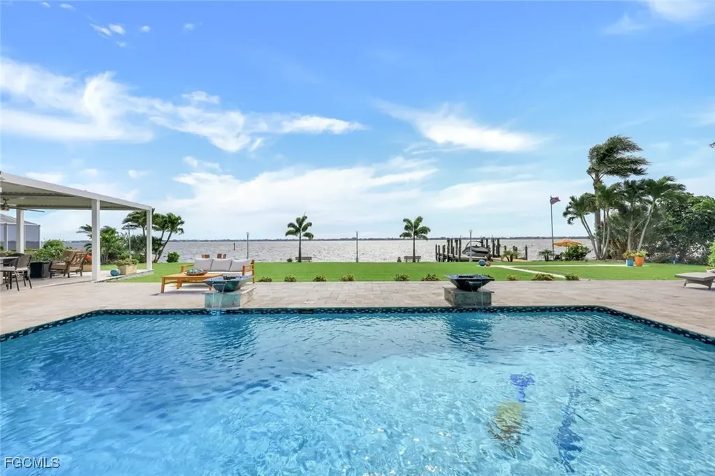 3735 SE 21st Place Cape Coral FL 33904