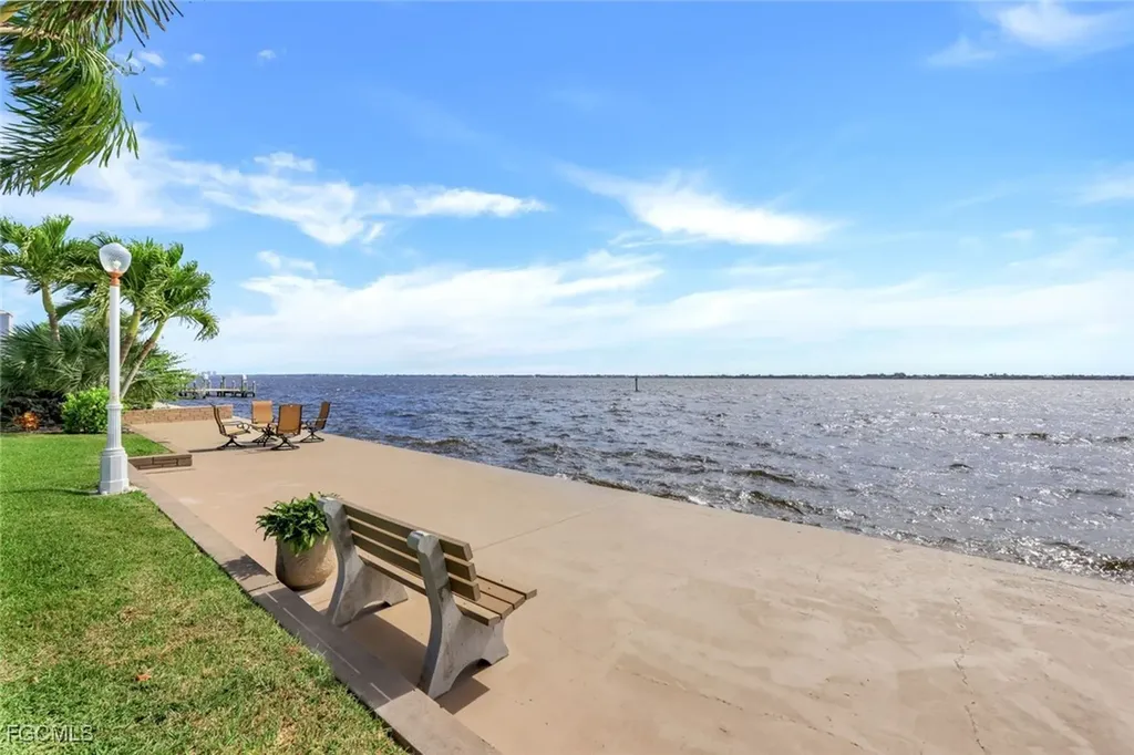 3735 SE 21st Place Cape Coral FL 33904