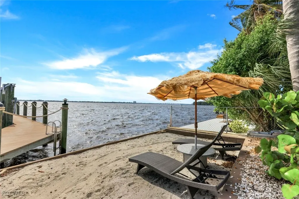 3735 SE 21st Place Cape Coral FL 33904