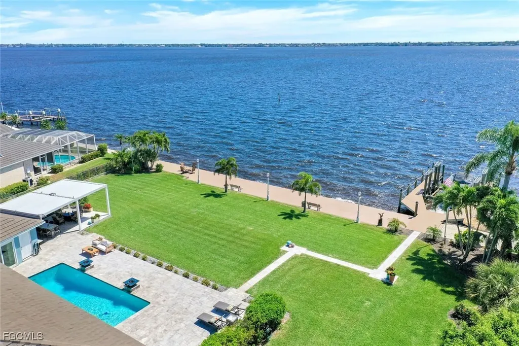 3735 SE 21st Place Cape Coral FL 33904