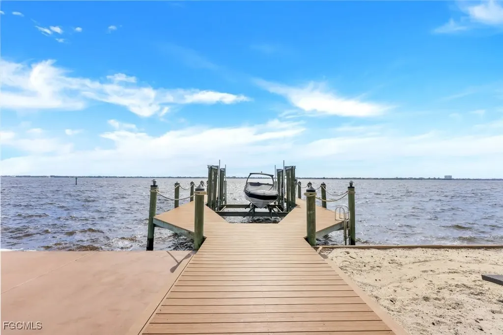 3735 SE 21st Place Cape Coral FL 33904