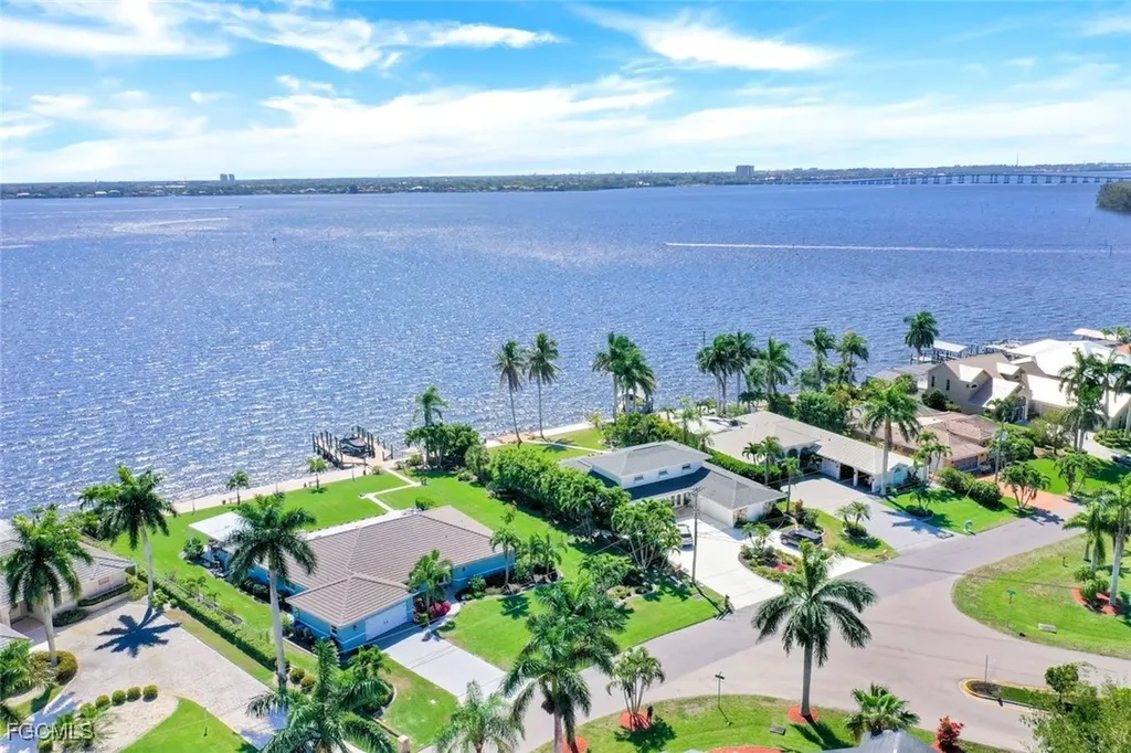 3735 SE 21st Place Cape Coral FL 33904