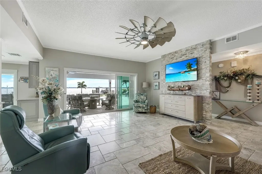 3735 SE 21st Place Cape Coral FL 33904