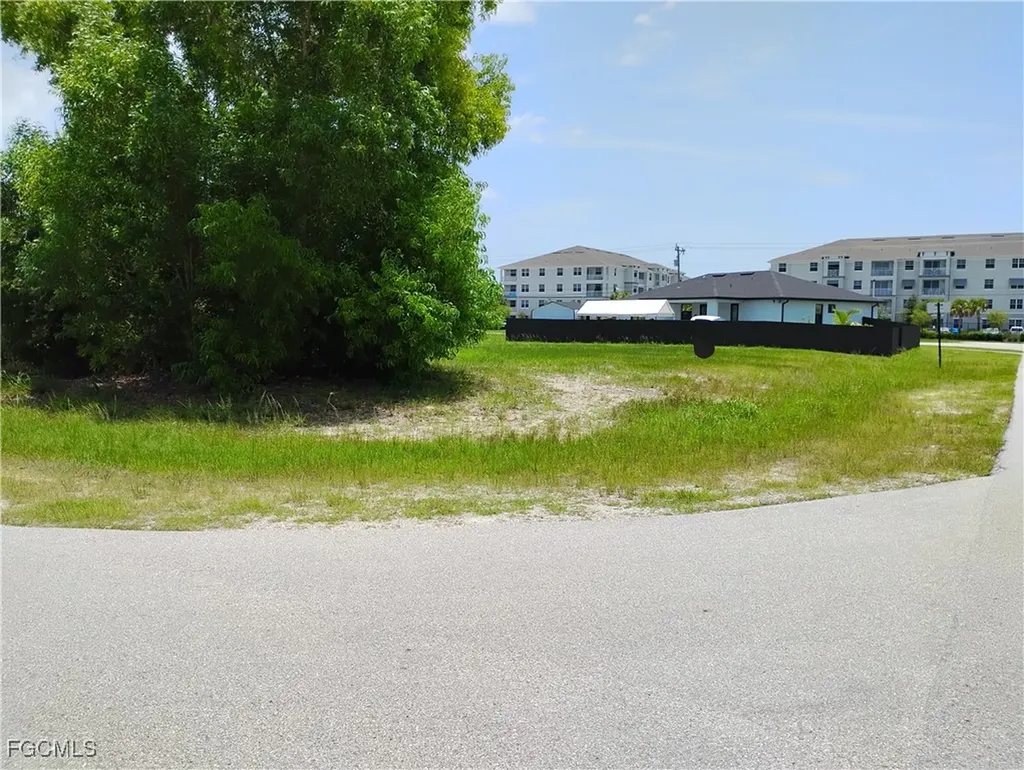 133 SW 8th Place Cape Coral FL 33991