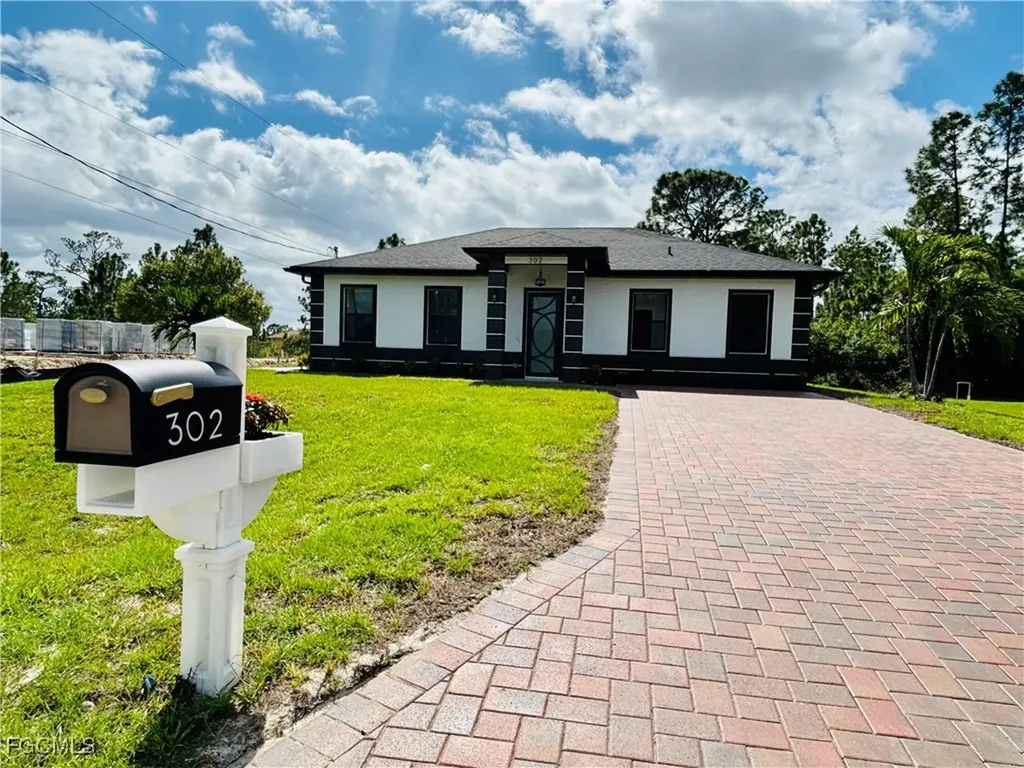 302 E 15th Street Lehigh Acres FL 33972