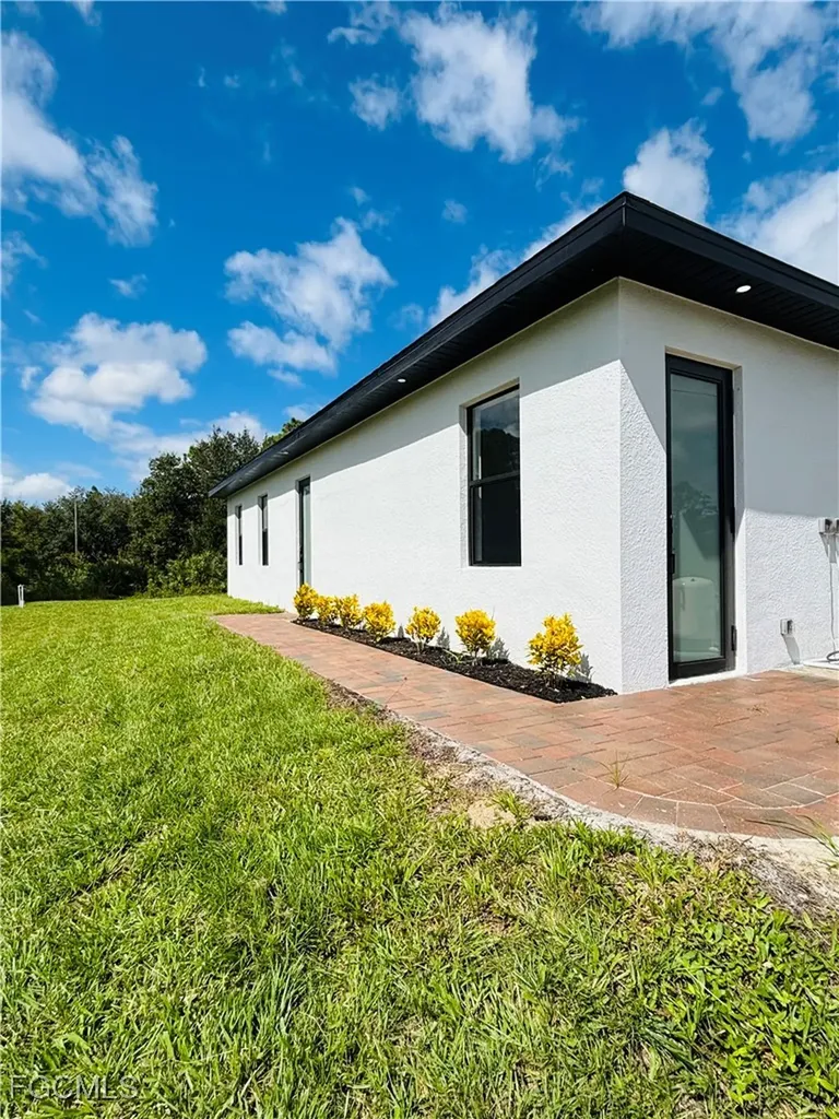302 E 15th Street Lehigh Acres FL 33972