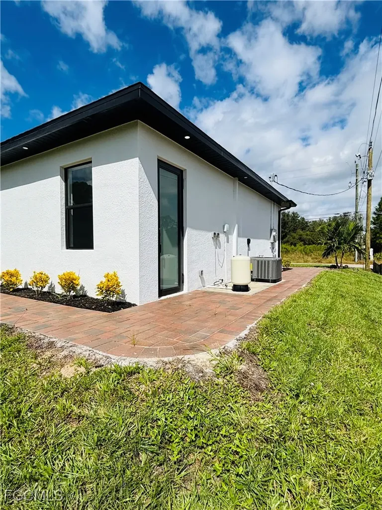 302 E 15th Street Lehigh Acres FL 33972