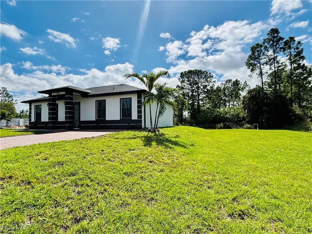 302 E 15th Street Lehigh Acres FL 33972