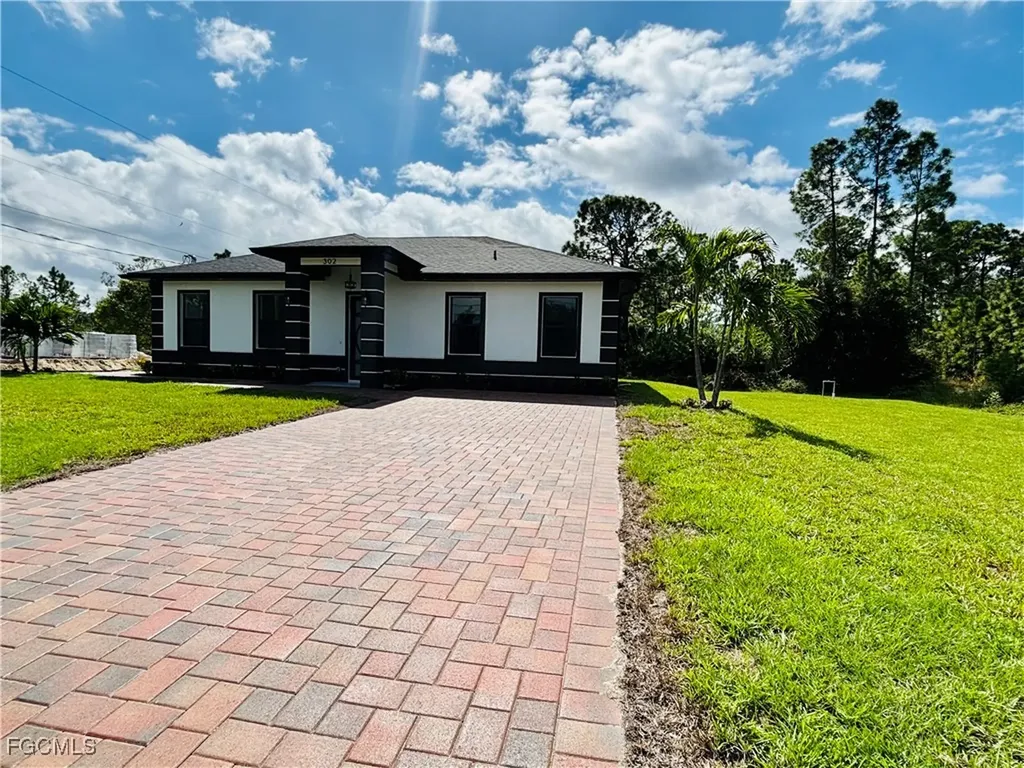 302 E 15th Street Lehigh Acres FL 33972