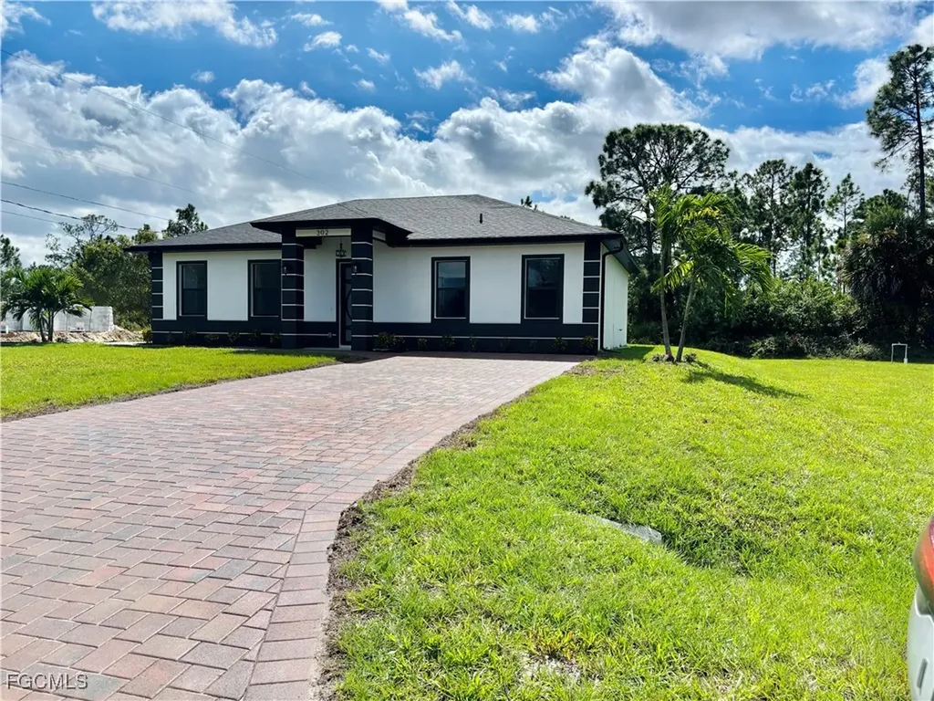 302 E 15th Street Lehigh Acres FL 33972