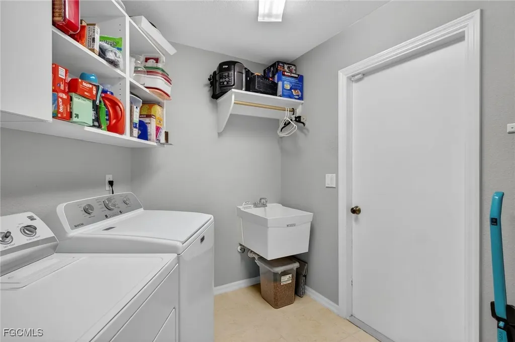 418 SE 31st Street Cape Coral FL 33904