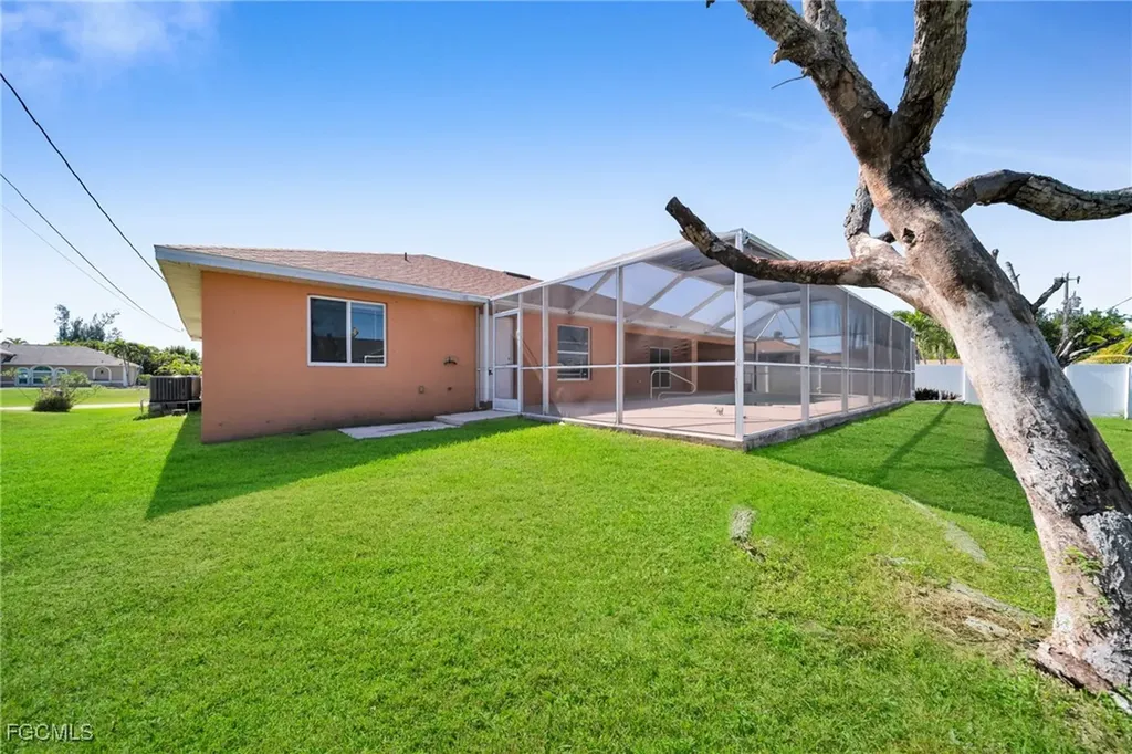 1205 SW 14th Terrace Cape Coral FL 33991