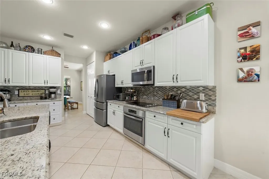 3179 Pacific Drive Naples FL 34119