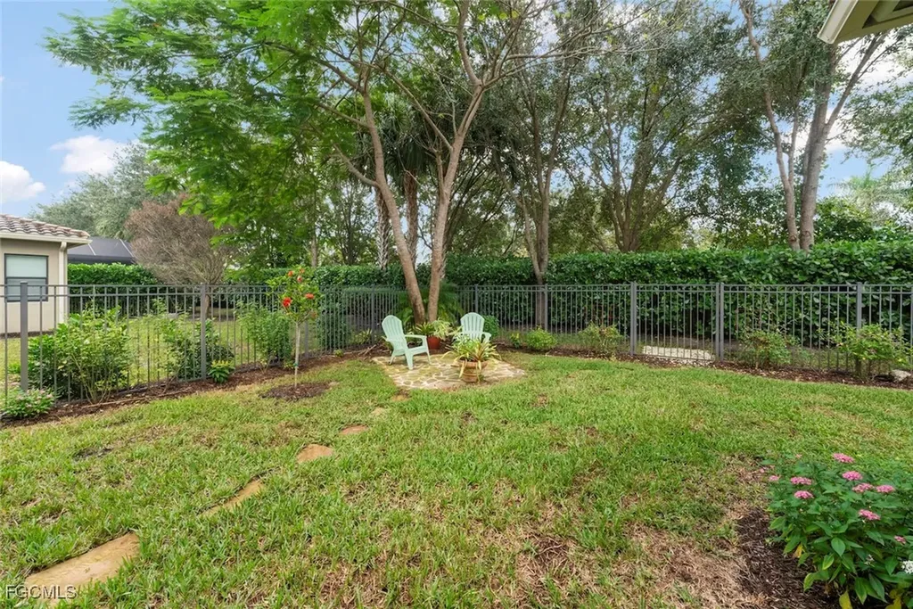 3179 Pacific Drive Naples FL 34119