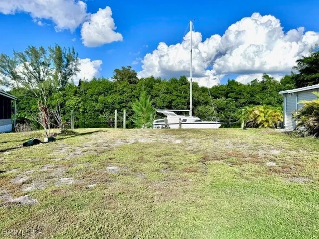 5529 Sir Walter Way North Fort Myers FL 33917