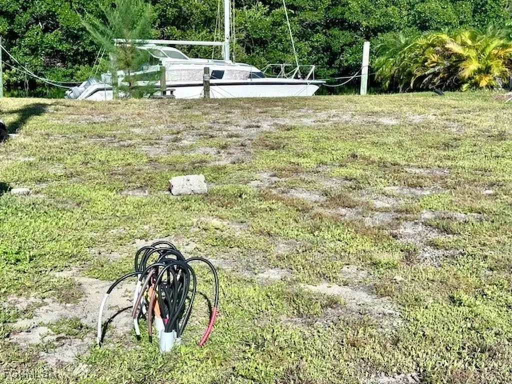 5529 Sir Walter Way North Fort Myers FL 33917