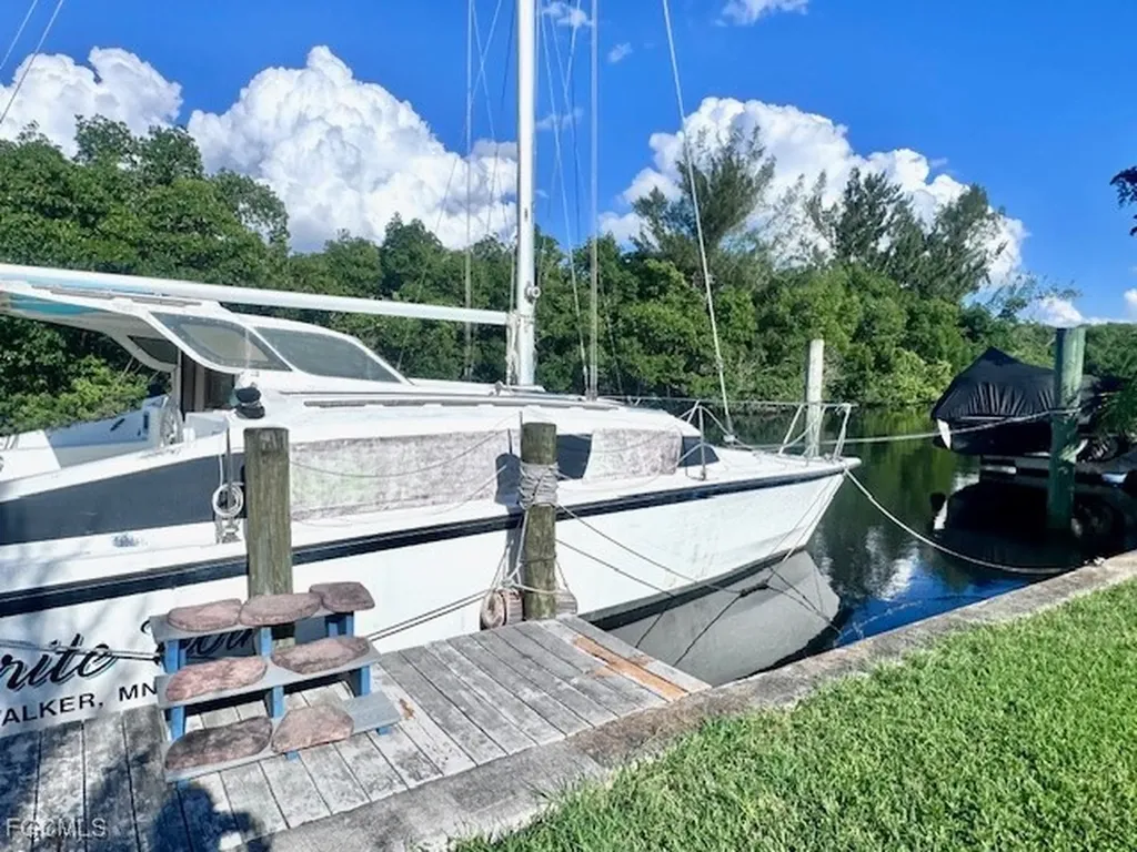 5529 Sir Walter Way North Fort Myers FL 33917