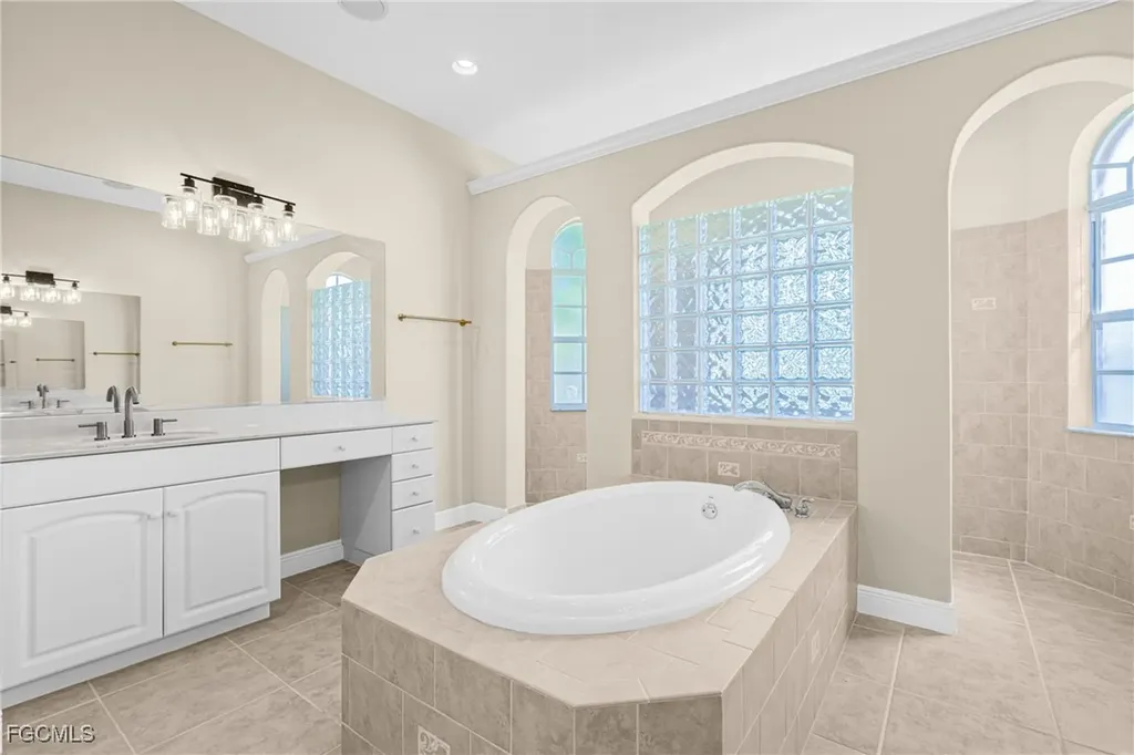 2202 SE 19th Place Cape Coral FL 33990