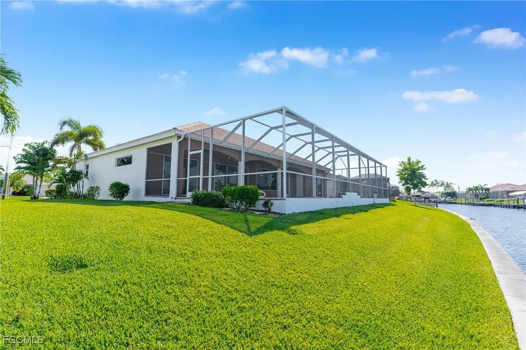 2202 SE 19th Place Cape Coral FL 33990